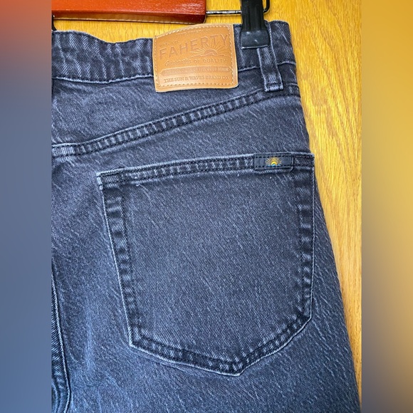 Faherty Straight Leg Jeans | Washed Black | W's Size 29 (MOVING! Make an offer) - Picture 3 of 4